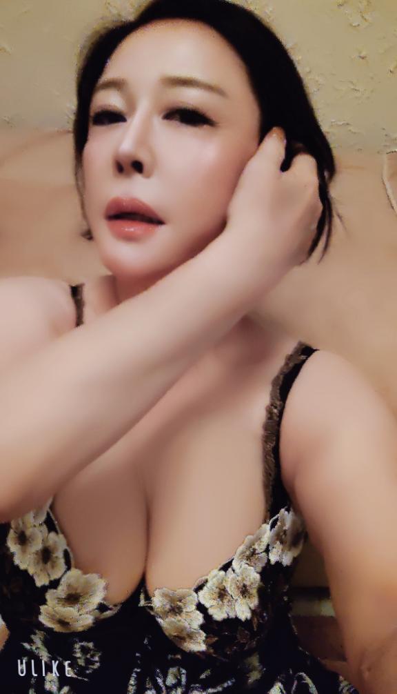 宇佐美奈々 の ❤️❤️敏感なくびれ…❤️❤️
