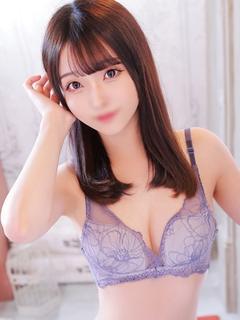 みなと【色白美肌の清楚ロリ】