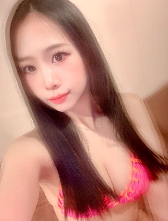 一姫（いつき） の 触れるか触れないかの😘