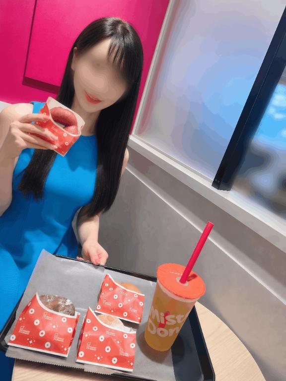 翼 の 💛🍠ミスドのさつまいもド食べたよ〜🍠💛