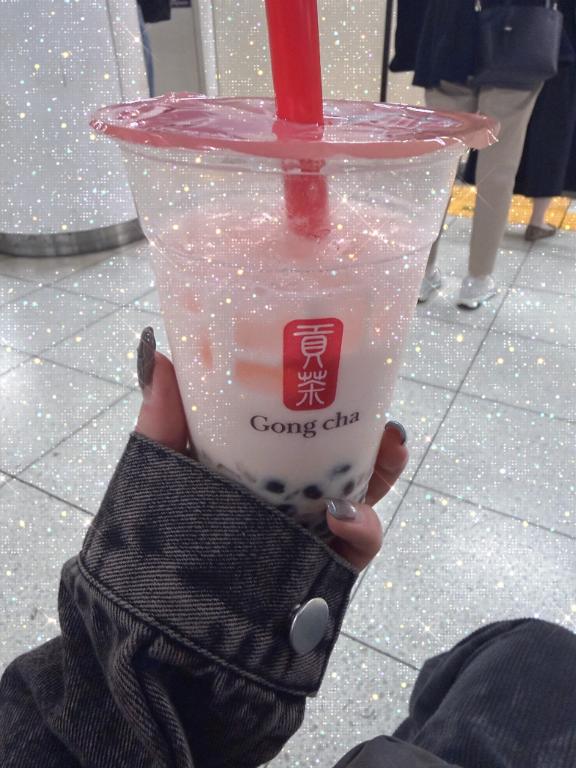 みお の 暑いのでタピオカ買いました♡