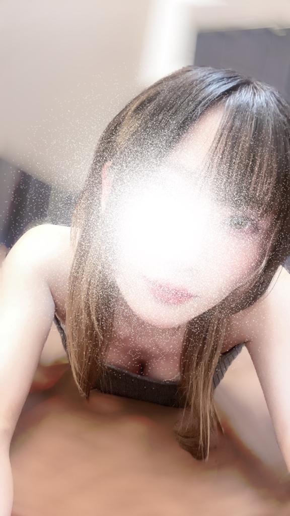 彩葉なの の 汗だく起床💧‬