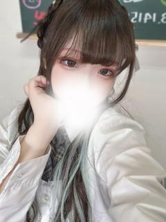 いぶ(黒髪低身長巨乳ロリ)