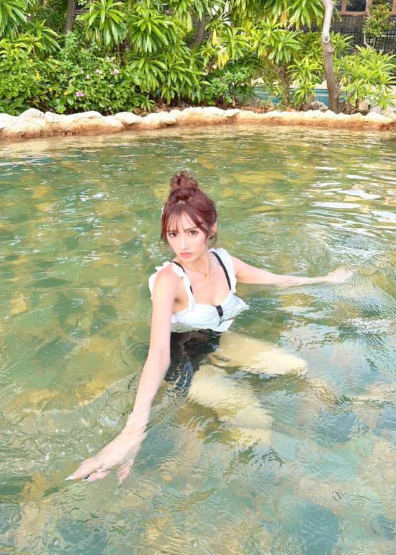 なお の 美脚フェチのお兄さん集まれ〜👠✨