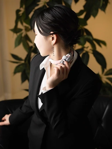 大人の色気漂う美しいヒップ